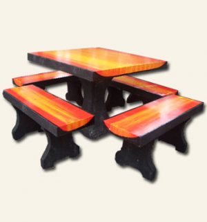 โต๊ะสนามเหลี่ยมกลางลายไม้